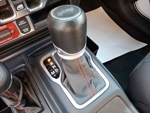 Used 2022 Jeep Wrangler Unlimited Rubicon w/ Cold Weather Group image 16