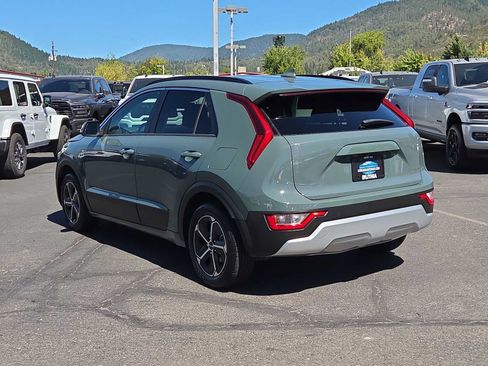 Used 2023 Kia Niro EX FWD image 12
