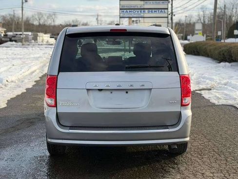 Used 2017 Dodge Grand Caravan SXT image 6