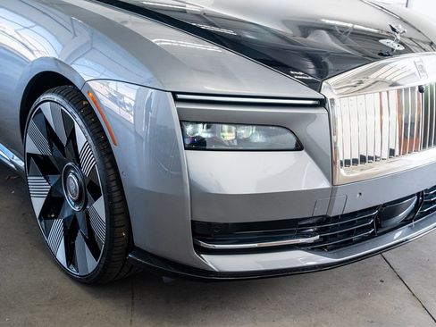 Used 2024 Rolls-Royce Spectre w/ Spectre Launch Package image 20