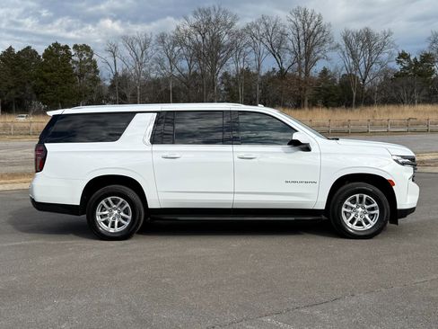 Used 2024 Chevrolet Suburban LT image 7