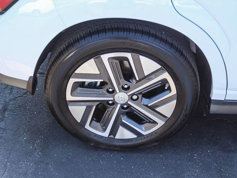 Certified 2023 Hyundai Kona Limited FWD image 11