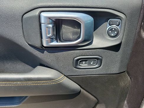 Used 2025 Jeep Wrangler Unlimited Sahara AWD/4WD image 11