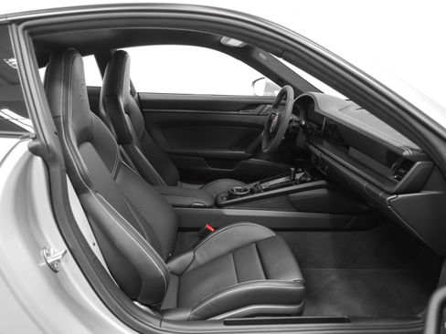 Certified 2026 Porsche 911 Carrera GTS RWD image 31