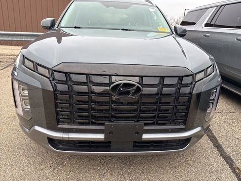 Used 2024 Hyundai Palisade Limited image 2