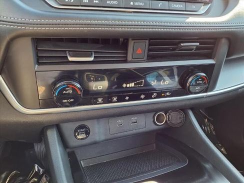 Used 2024 Nissan Rogue SV image 12