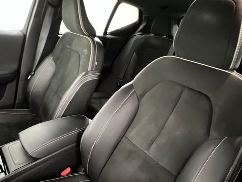 Used 2021 Volvo XC40 T5 R-Design w/ Advanced Package image 15