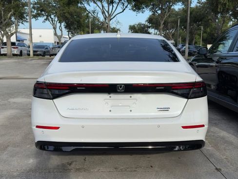 Used 2025 Honda Accord Touring image 9
