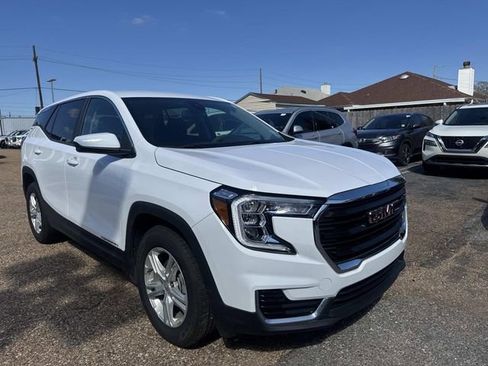 Used 2024 GMC Terrain SLE image 4