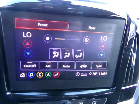 Used 2020 Chevrolet Traverse LT w/ LT Premium Package AWD/4WD image 32