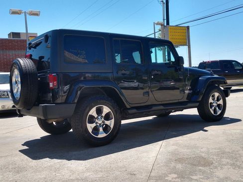 Used 2016 Jeep Wrangler Unlimited Sahara AWD/4WD image 7