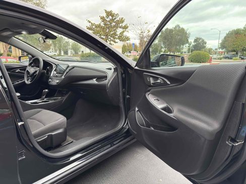 Used 2020 Chevrolet Malibu LT image 36