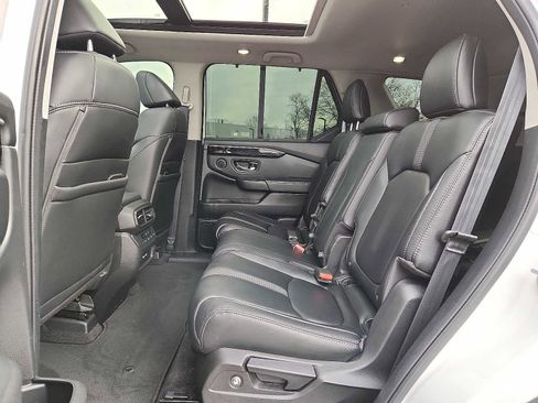 Used 2023 Honda Pilot Touring image 10