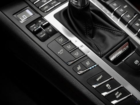 Used 2021 Porsche Macan AWD/4WD image 56