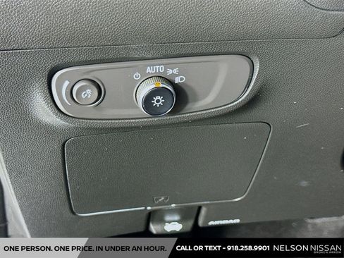 Used 2015 Nissan Rogue SV AWD/4WD image 10