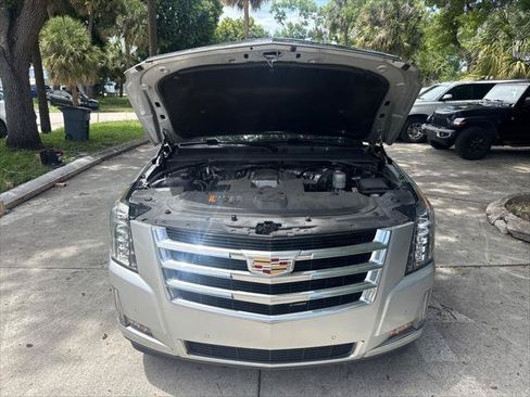 Used 2018 Cadillac Escalade ESV Luxury RWD image 41