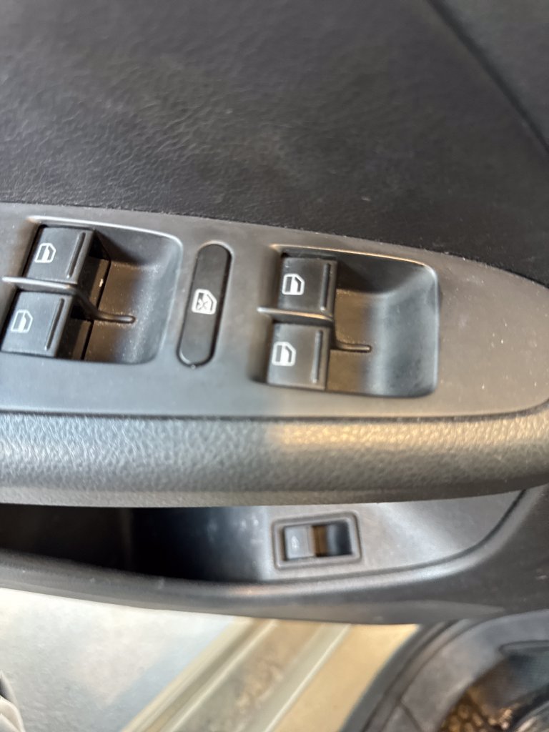 Used 2014 Volkswagen Jetta SE FWD image 31