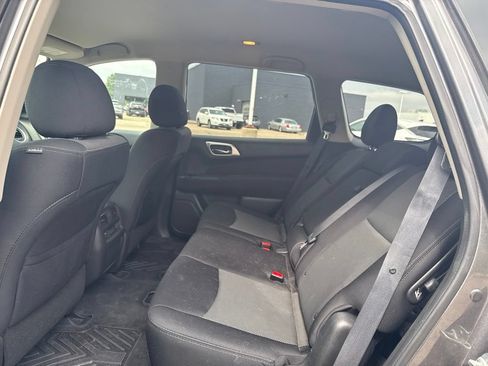 Used 2017 Nissan Pathfinder SV w/ Trailer Tow Package AWD/4WD image 10