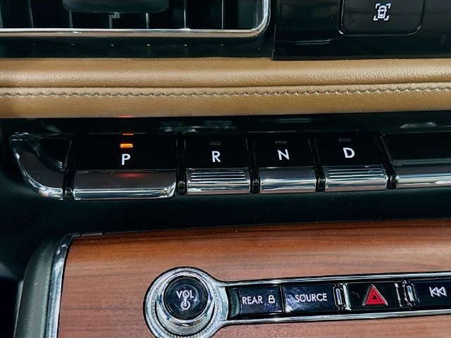 Used 2023 Lincoln Aviator Grand Touring w/ Equipment Group 301A AWD/4WD image 17