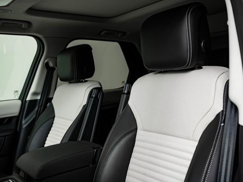 New 2026 Land Rover Discovery S image 26