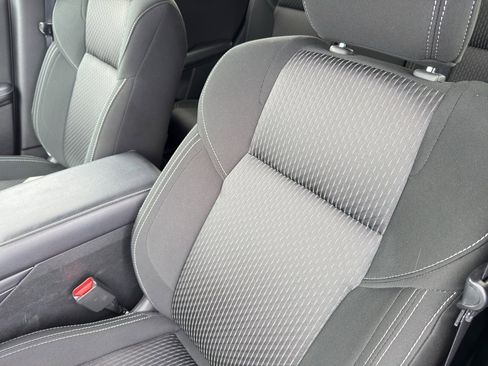 Used 2025 Mitsubishi Outlander ES image 13