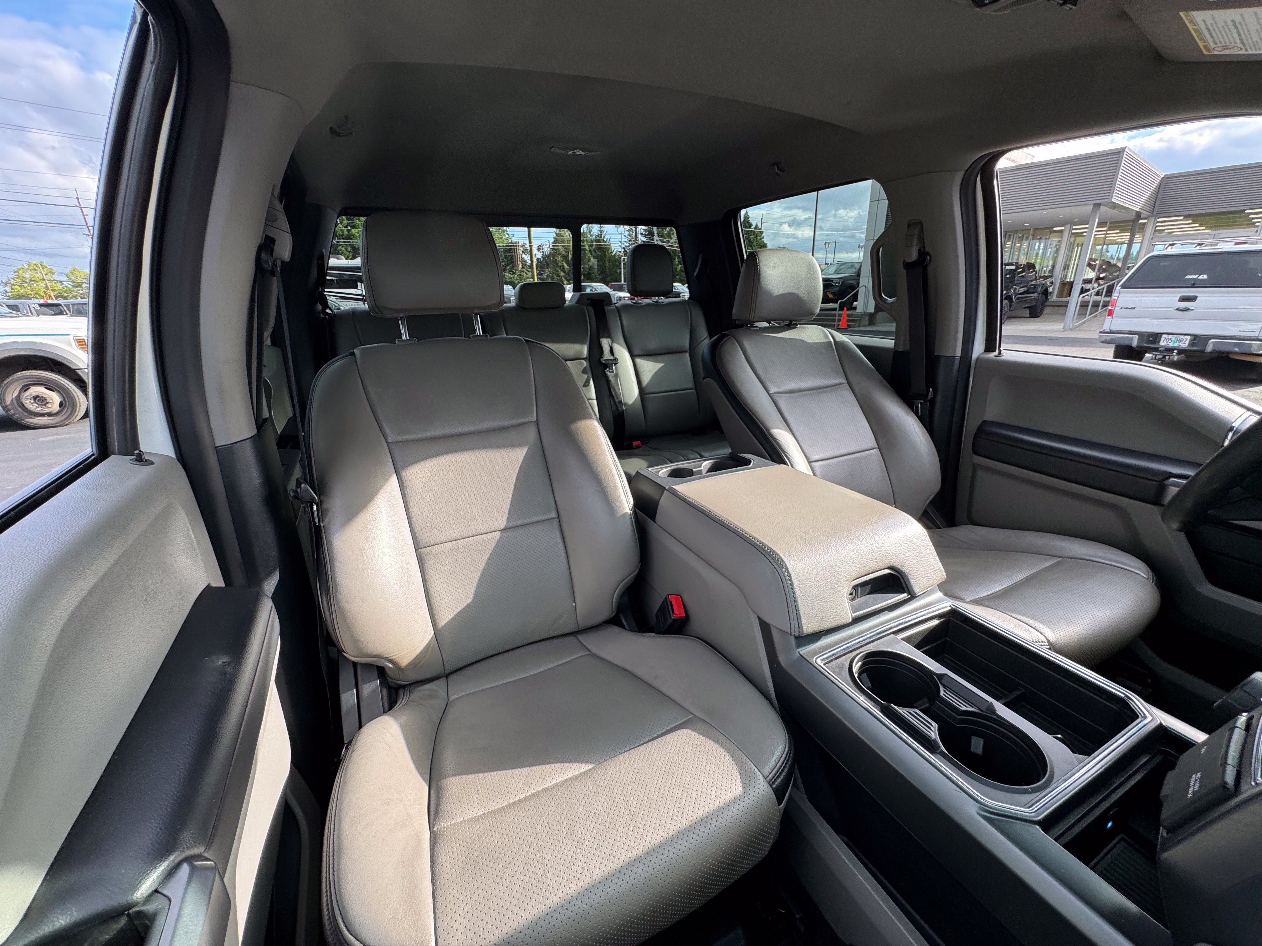 Used 2022 Ford F350 XLT w/ Black Appearance Package AWD/4WD image 32