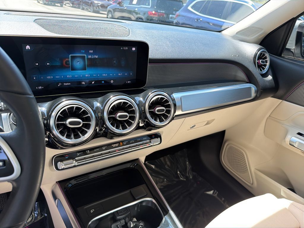 Used 2021 Mercedes-Benz GLB 250 w/ Premium Package image 29