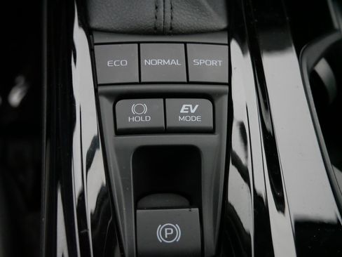 Used 2025 Toyota Camry XLE image 28