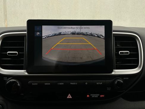 Used 2025 Hyundai Venue SEL image 32