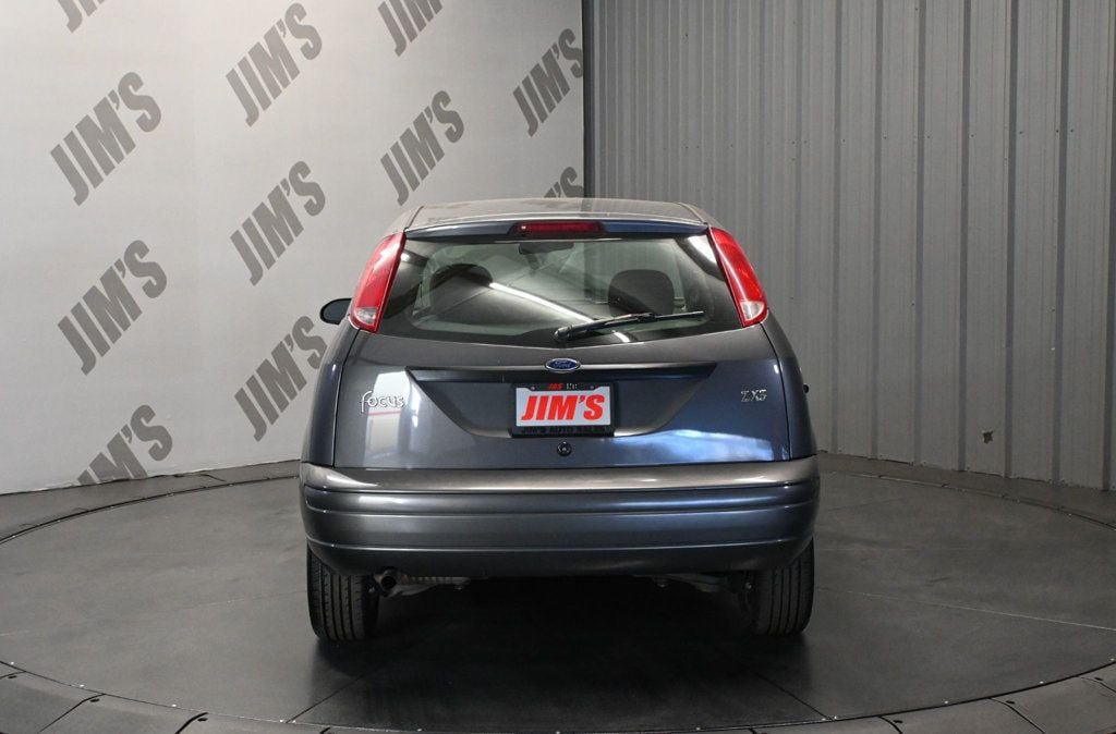 Used 2003 Ford Focus ZX3 Hatchback FWD image 4