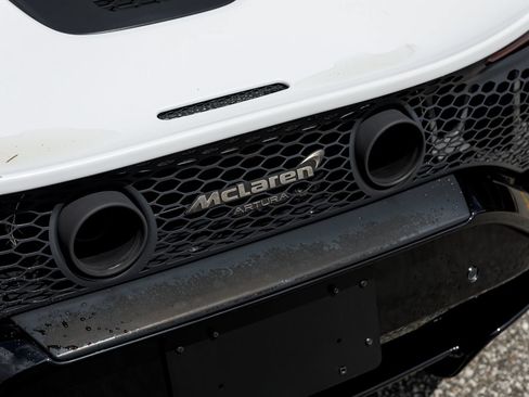 Used 2025 McLaren Artura Spider RWD image 12