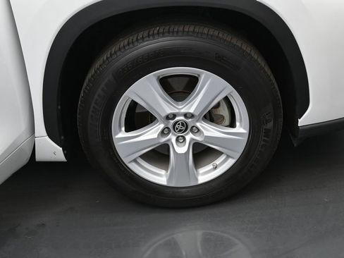 Used 2023 Toyota Highlander L FWD image 36