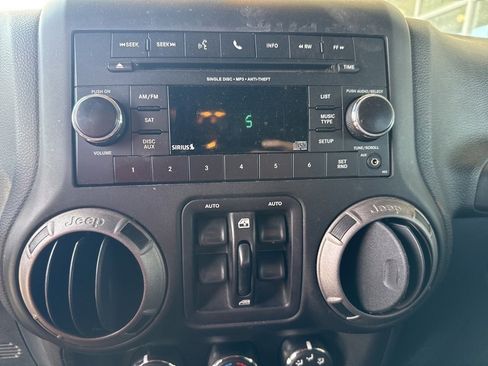 Used 2017 Jeep Wrangler Unlimited Sport image 12