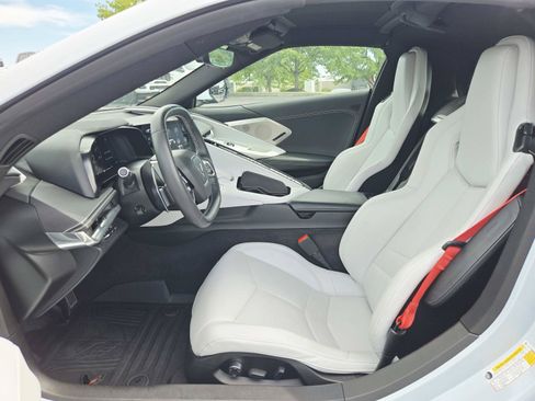 Used 2022 Chevrolet Corvette Stingray Preferred Cpe w/ Engine Appearance Package RWD image 11