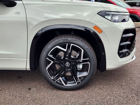 New 2026 Volkswagen Tiguan SEL R-Line AWD/4WD image 29