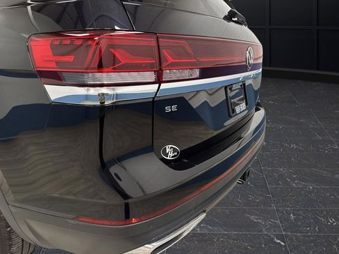 Used 2024 Volkswagen Atlas SE w/ Panoramic Sunroof Package image 35