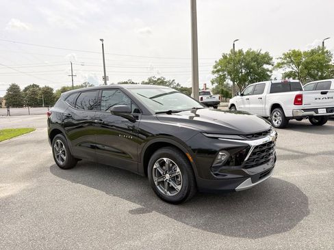 Used 2025 Chevrolet Blazer LT FWD image 1