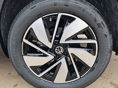 New 2026 Volkswagen Atlas SE image 9