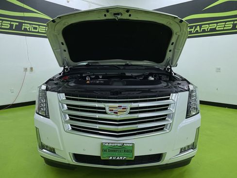 Used 2018 Cadillac Escalade Platinum image 4