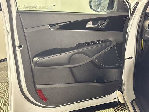 Used 2018 Kia Sorento SX image 10
