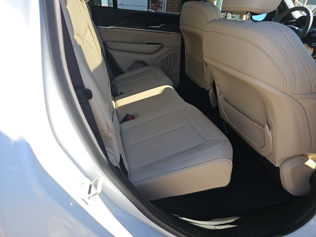 Certified 2025 Jeep Grand Cherokee Limited AWD/4WD image 26