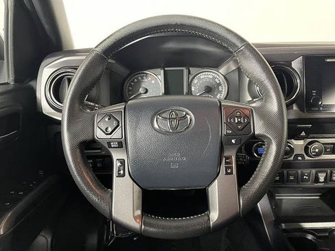 Used 2019 Toyota Tacoma TRD Sport w/ Technology Package AWD/4WD image 13