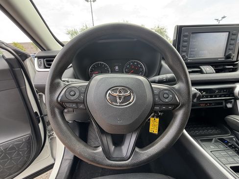 Used 2021 Toyota RAV4 LE w/ Carpet Mat Package (TMS) AWD/4WD image 24