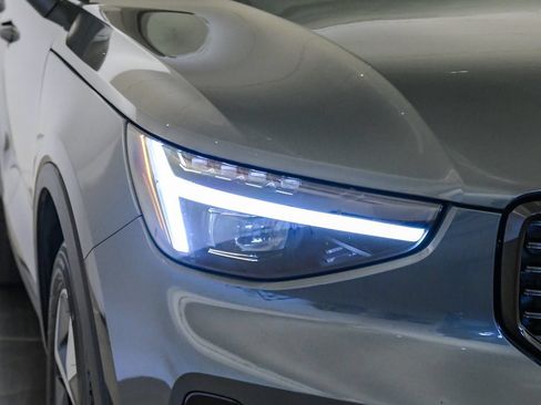 Certified 2026 Volvo XC40 B5 Plus AWD/4WD image 8