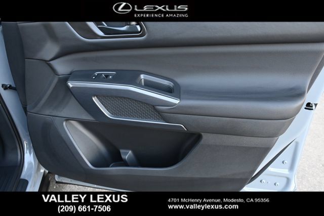 Used 2026 Nissan Pathfinder Rock Creek w/ Rock Creek Premium Package AWD/4WD image 11