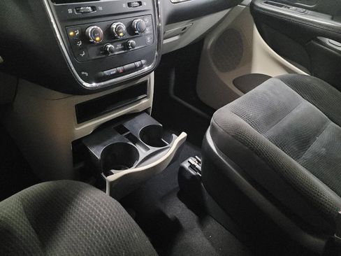 Used 2019 Dodge Grand Caravan SE FWD image 26