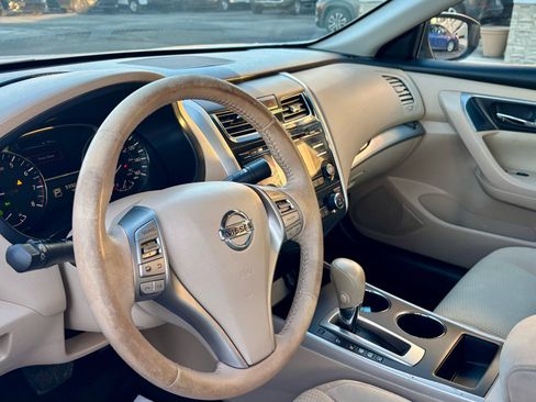 Used 2015 Nissan Altima 2.5 SV w/ Convenience Package image 19
