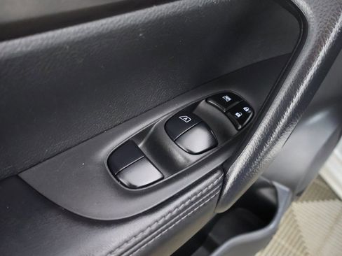 Used 2020 Nissan Rogue Sport S image 33