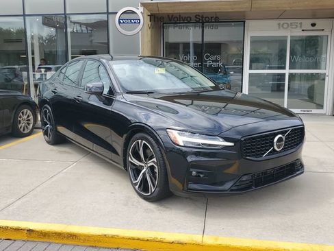 Used 2025 Volvo S60 B5 Plus FWD image 2