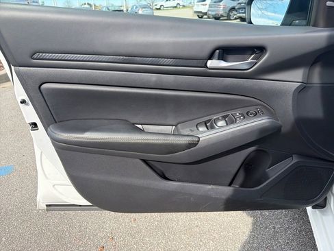 Used 2025 Nissan Altima 2.5 SV image 17